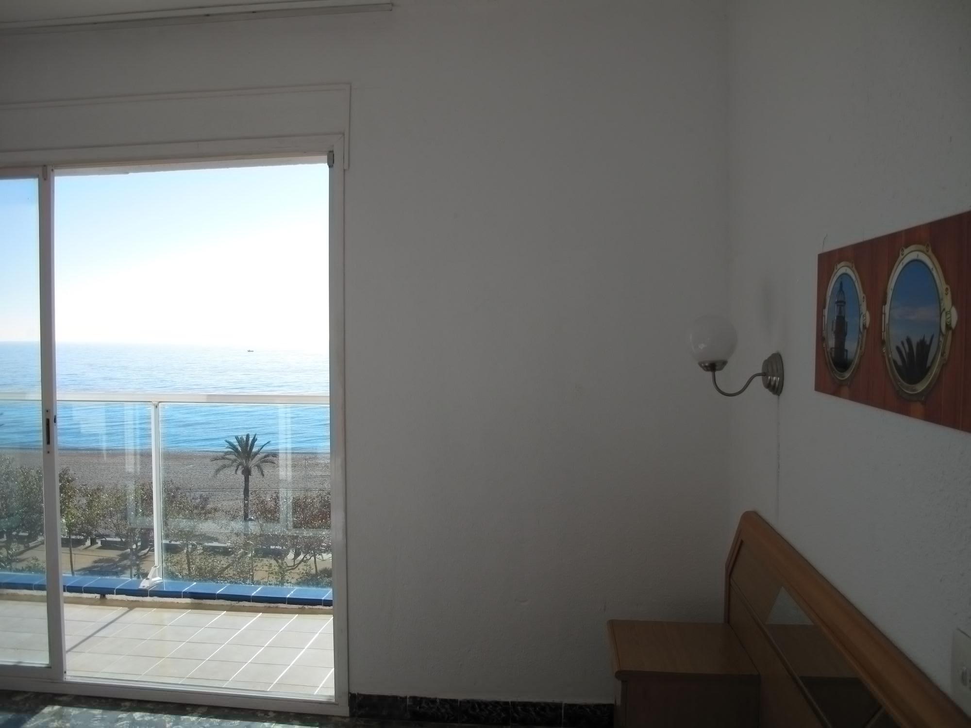 Hotel Fragata Calella Extérieur photo